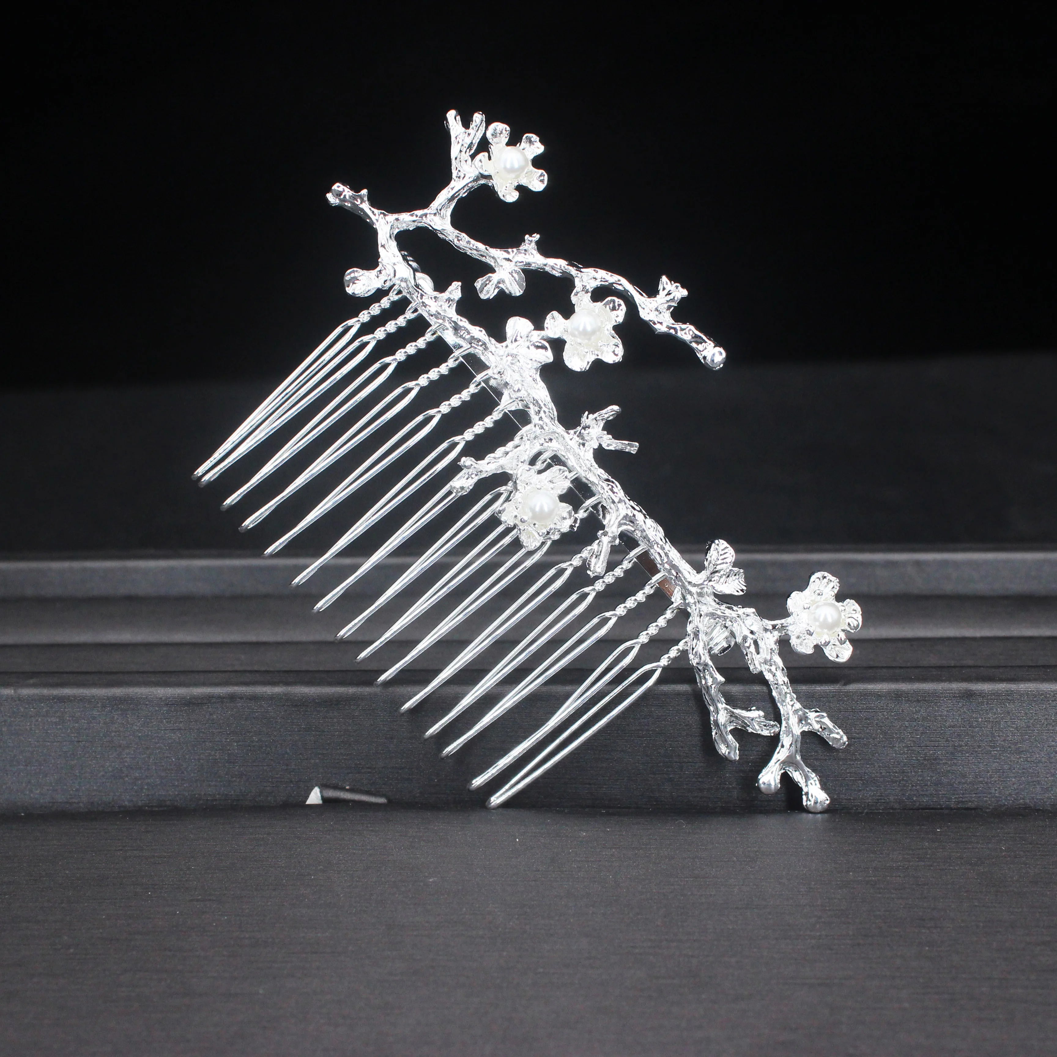 Wedding Hair Accessories Leaf Hair Clips for Women Fashion Crystal Bride Headdress Hairpin Crystal Hair Combs Girls Jewelry Gift