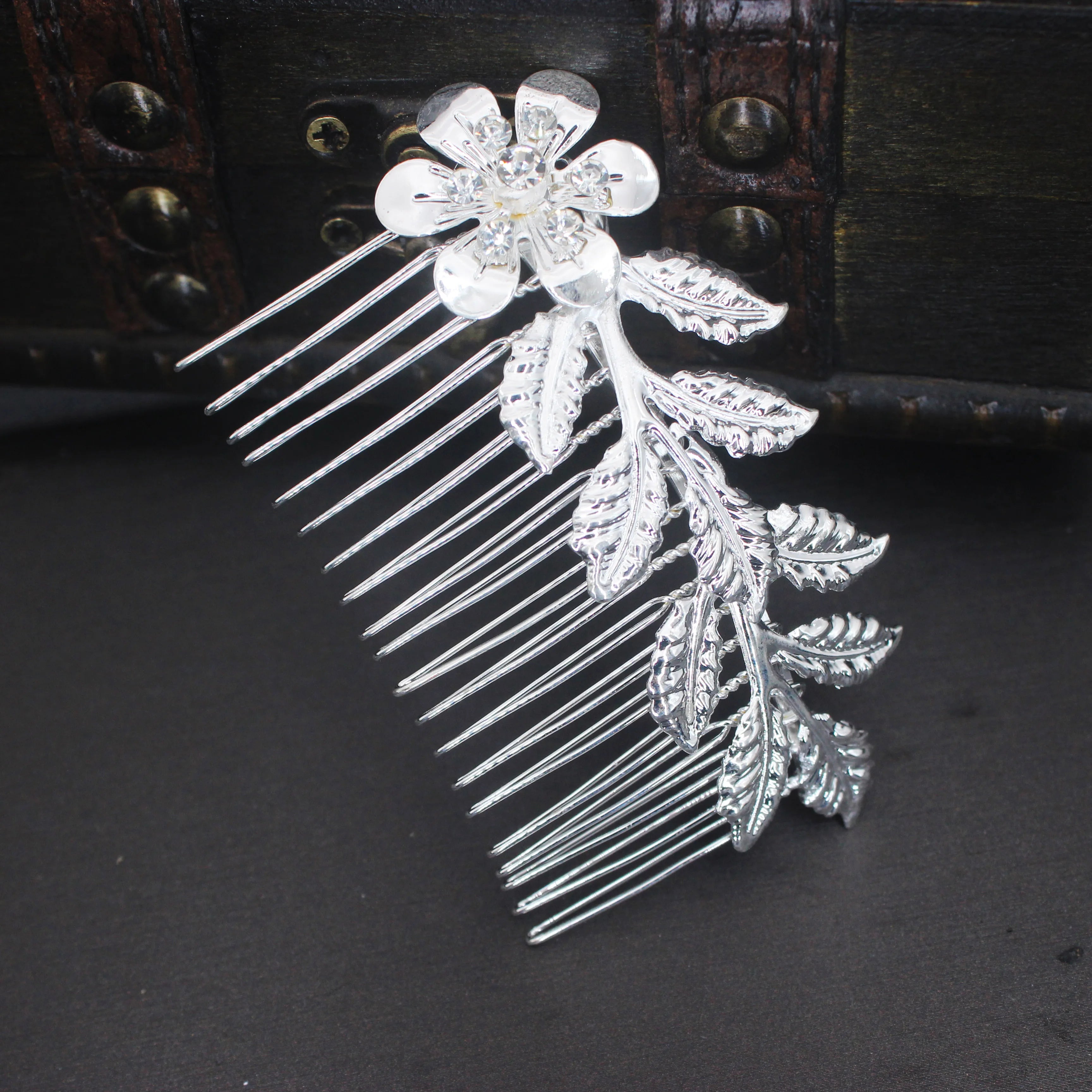 Metal Gold Color Leaf Hair Combs Hair Accessories Side Combs Straight Teeth Hairpins Clips Bridal Wedding Veil Comb Accessories