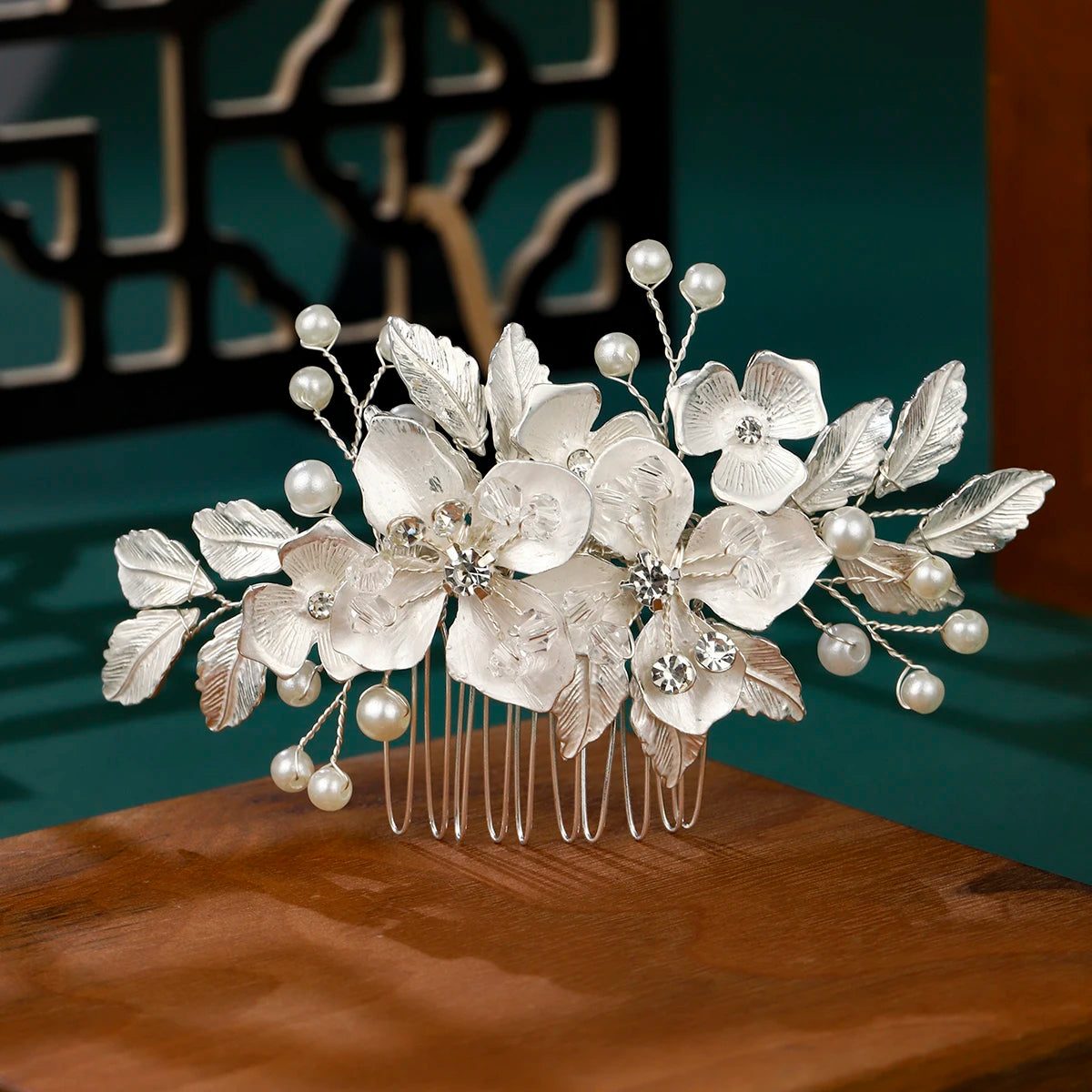 Fashion Metal Blade Bridal Hair Comb Pearl Rhinestone Hairpins Handmade Bangs Side Hair Clip Wedding Jewelry Hair Accessories