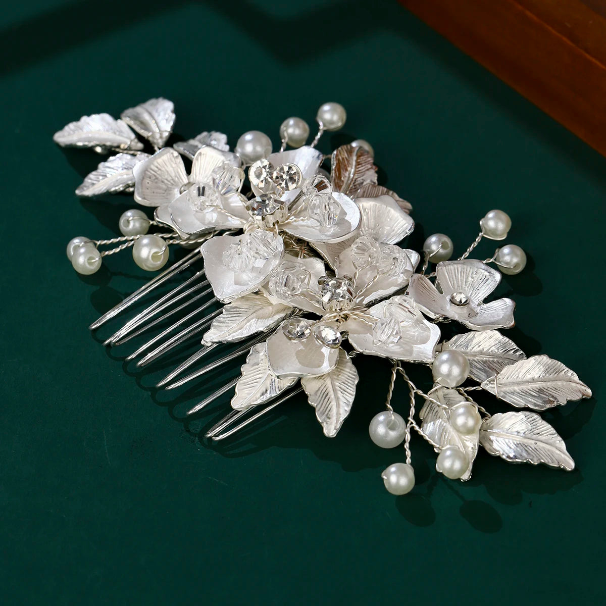 Fashion Metal Blade Bridal Hair Comb Pearl Rhinestone Hairpins Handmade Bangs Side Hair Clip Wedding Jewelry Hair Accessories
