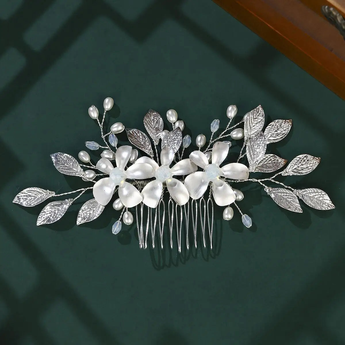 Fashion Metal Blade Bridal Hair Comb Pearl Rhinestone Hairpins Handmade Bangs Side Hair Clip Wedding Jewelry Hair Accessories