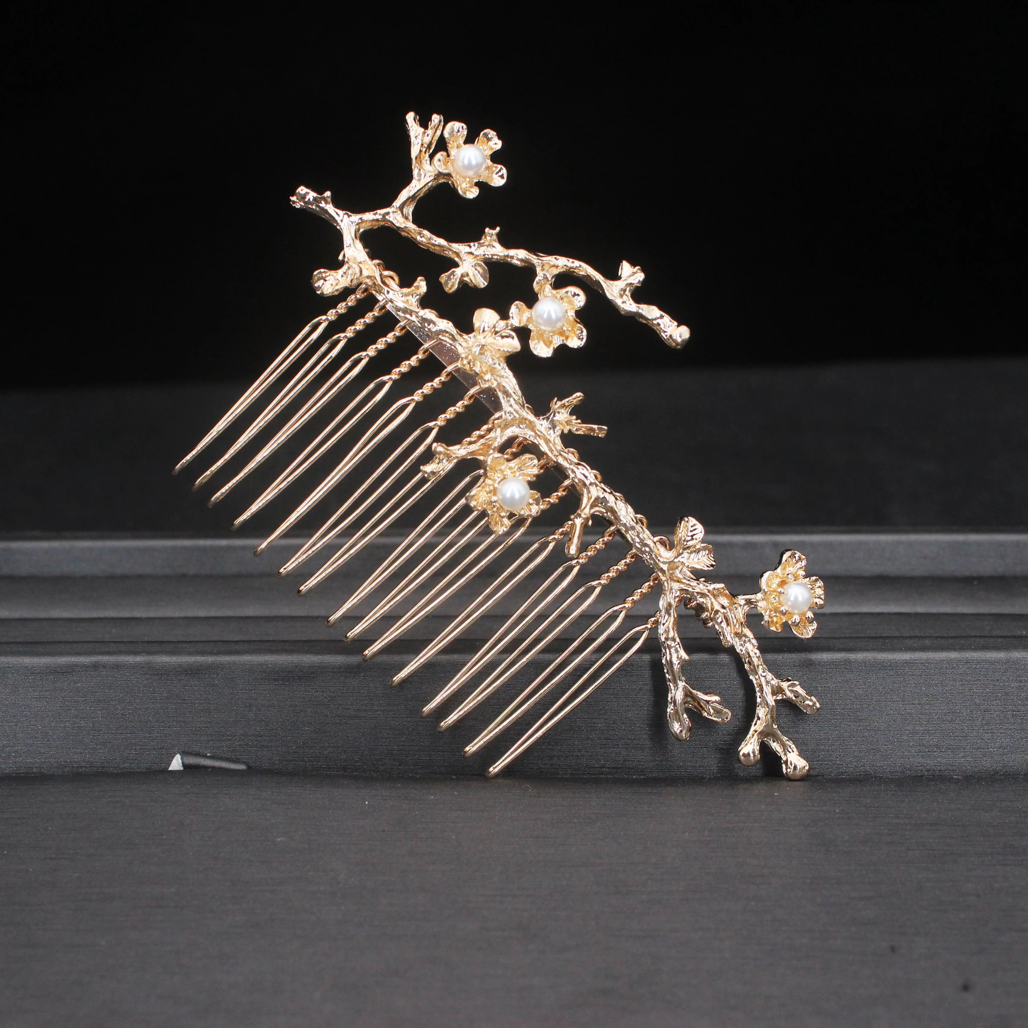 Wedding Hair Accessories Leaf Hair Clips for Women Fashion Crystal Bride Headdress Hairpin Crystal Hair Combs Girls Jewelry Gift