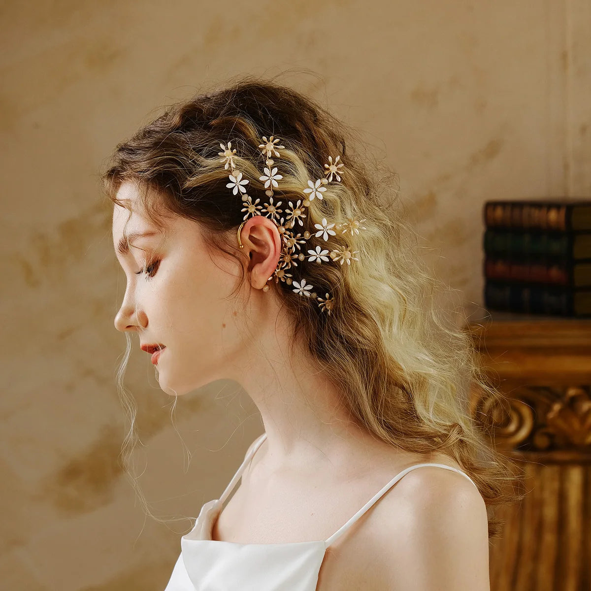 Luxury Queen's Ear Bone Clip Exquisite Rhinestone Crystal Earrings Party Bridal Jewelry Accessories For Women Important Occasion